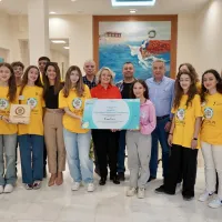 Μαθητές με βραβείο καλύτερης προώθησης προϊόντος