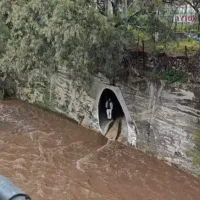 Αγωνία στα Πατήσια: Δύο νεαροί παγιδεύτηκαν στο πλημμυρισμένο ρέμα Προμπονά – Επιχείρηση διάσωσης σε εξέλιξη