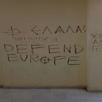 Συνθήματα για τη Χρυσή Αυγή σε σχολείο