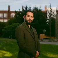 Μοσάμπ Αμπού Τόχα: Ο ποιητής της Γάζας βραβεύτηκε με Πούλιτζερ