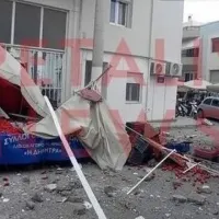 Κατέρρευσε μπαλκόνι πάνω σε πάγκο λαϊκής