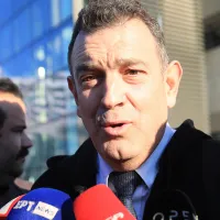 Ο βουλευτής Νίκος Παπαδόπουλος κάνει δηλώσεις στα κανάλια