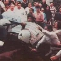 Εκπαιδευτικοί συγκρούονται με τα ΜΑΤ το 1998 για τον διαγωνισμό του ΑΣΕΠ