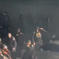 Φωτογράφος στο Λος Άντζελες κατά τη διάρκεια των διαδηλώσεων