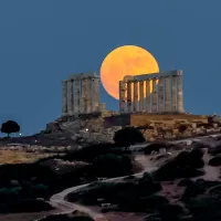Πανσέληνος της Φράουλας στο Σούνιο