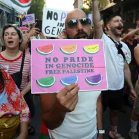 Pride ταμπέλα για τη Γάζα