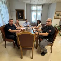 συνάντηση εργασίας μεταξύ της Προέδρου της Ένωσης Εργαζομένων του Υπουργείου Παιδείας - ΕΝΕΡΥΠ, Γεωργίας Μεσολογγίτου, και του Προέδρου του Μετοχικού Ταμείου Πολιτικών Υπαλλήλων (Μ.Τ.Π.Υ.), Άγγελου Δημοσθένους