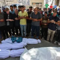 Φρίκη στη Γάζα: Πολύνεκρη επίθεση σε καφέ με θύματα παιδιά, γυναίκες και καλλιτέχνες