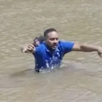 Δημοσιογράφος στη Βραζιλία σε ποτάμι