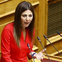 Η υπουργός Παιδείας Σοφία Ζαχαράκη μιλάει στη Βουλή