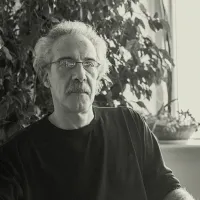 Ο Πέτρος Παπακωνσταντίνου, δημοσιογράφος και συγγραφέας