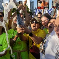 Γάζα: Ελεύθεροι και οι 20 Ισραηλινοί όμηροι – Ο IDF ρίχνει πλαστικές σφαίρες σε Παλαιστίνιους (LIVE)