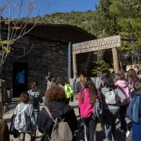 Μαθητική εκδρομή, μαθητές με τσάντες, σχολική εκδρομή
