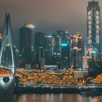Chongqing: Η cyberpunk πόλη της Κίνας που σαρώνει στο τουριστικό στερέωμα