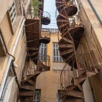 skales palaioteris polikatoikias sthn athina