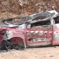 Καμένο αυτοκίνητο και ανθρωποκυνηγητό μετά τη δολοφονία του Γιάννη Λάλα στην Αράχωβα