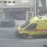 Η στιγμή που το ΕΚΑΒ φθάνει στο σχολείο που πνίγηκε η 13χρονη