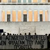 Ρουβίκωνας στον Άγνωστο Στρατιώτη