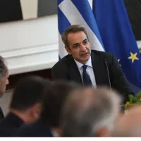 Ο Κυριάκος Μητσοτάκης μιλάει στο Υπουργικό Συμβούλιο