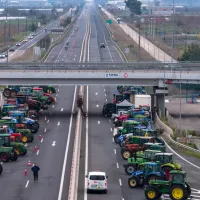 Αγρότες σε μπλόκο σε εθνική οδό