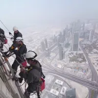 Εργάτες καθαριότητας στο Burj Khalifa