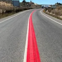 Κόκκινη γραμμή στον δρόμο