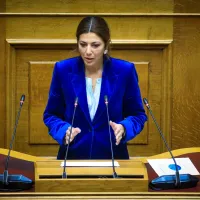 Η Σοφία Ζαχαράκη στη Βουλή