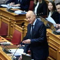 ο Υπουργός Εθνικής Άμυνας Νίκος Δένδιας στη Βουλή
