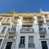 Κατοικίες στην Ελλάδα και ιδιοκτήτες που ωφελούνται από τις μειώσεις ΕΝΦΙΑ 2026.