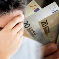 Άνδρας σε απόγνωση, χρήματα στο παρασκήνιο