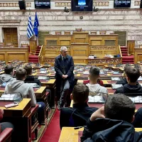 Μάξιμος Χαρακόπουλος σε μαθητές