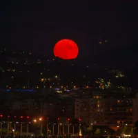 Ματωμένο φεγγάρι 