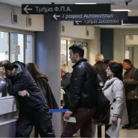 Ουρά κόσμου στην Εφορία