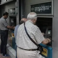 συνταξιούχος σε ΑΤΜ