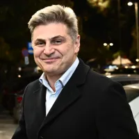 Νίκος Φαραντούρης