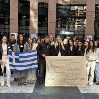 Με πανό στο αίθριο του Ευρωκοινοβουλίου στο Στρασβούργο ανέδειξαν τη πολυπολιτισμική ταυτότητα του σχολείου τους