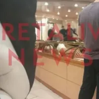 Άντρας εισέβαλε γυμνός σε καμπίνα μαθητριών