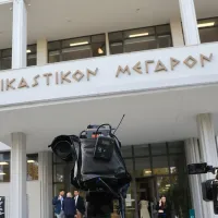 Δικαστικό Μέγαρο Λάρισας με κάμερα ΜΜΕ, ανοίγει η δίκη για τα Τέμπη