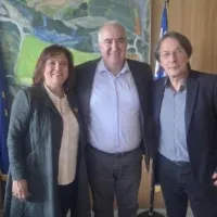 Συνάντηση με τον Γενικό Γραμματέα του Υπουργείου Παιδείας κ. Γιάννη Παπαδομαρκάκη είχε χθες ο Δήμαρχος Κερατσινίου - Δραπετσώνας Χρήστος Βρεττάκος, συνοδευόμενος από την Αντιδήμαρχο Παιδείας και Πολιτισμού Στέλλα Μιχάλογλου.