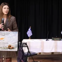 Στις εκδηλώσεις για τον εορτασμό της έναρξης του Εθνικοαπελευθερωτικού Αγώνα των Κυπρίων Αγωνιστών (ΕΟΚΑ) στο 1ο Γενικό Λύκειο Αργυρούπολης παρέστη η Υπουργός Παιδείας