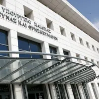 Υπουργείο Παιδείας, Θρησκευμάτων και Αθλητισμού, η είσοδος του υπουργείου