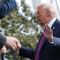 Ο Αμερικανός πρόεδρος Ντόναλντ Τραμπ κάνει δηλώσεις σε ΜΜΕ