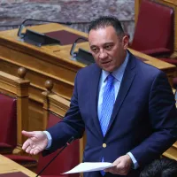 Ο υφυπουργός Παιδείας Κώστας Βλάσης στη Βουλή 