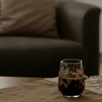 Λεκές από αναψυκτικό σε καναπέ