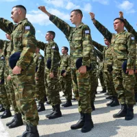 Στρατιώτες ορκίζονται στον στρατό