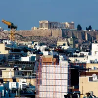 Ακίνητα στην Αθήνα με φόντο την Ακρόπολη
