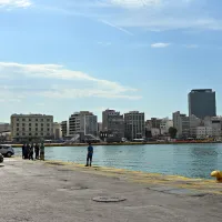 Συναγερμός στο λιμάνι του Πειραιά: Όχημα έπεσε στη θάλασσα