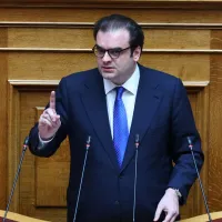 Ο Κυριάκος Πιερρακάκης στη Βουλή