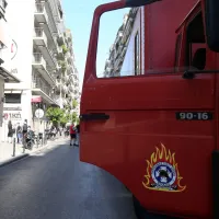 Όχημα της Πυροσβεστικής σε φωτιά σε διαμέρισμα στη Θεσσαλονίκη