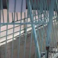 Έπεσε η σιδερένια πόρτα στο 5ο Δημοτικό Ηρακλείου Αττικής